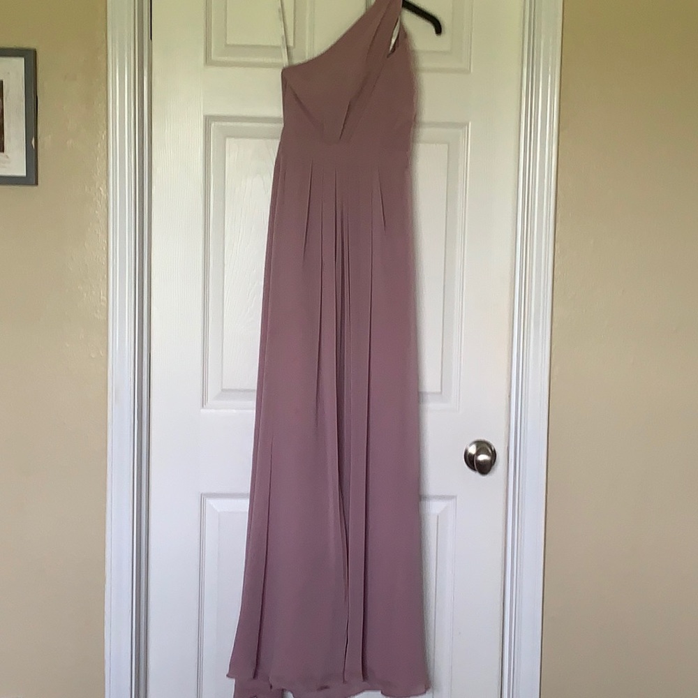 One-Shoulder Chiffon Dress
DAVID'S BRIDAL F18055